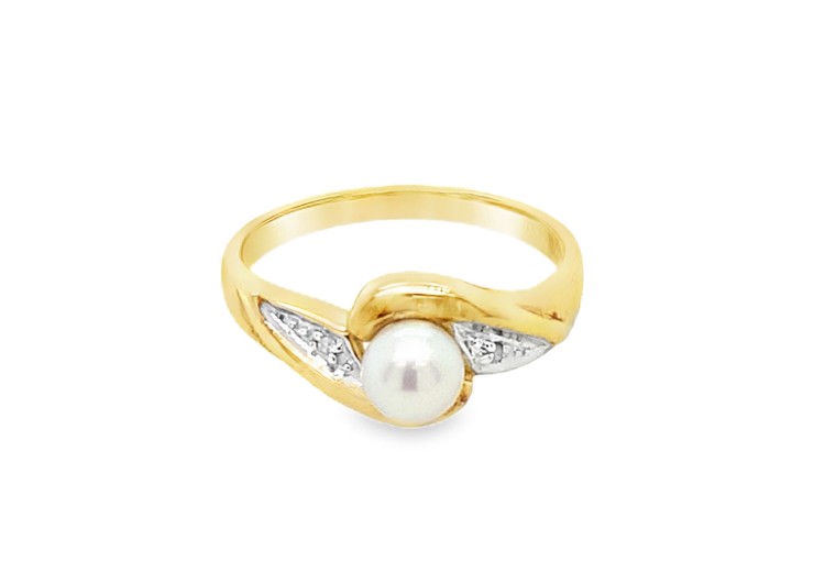 Pre-owned 9ct Gold Pearl & Diamond Ring 