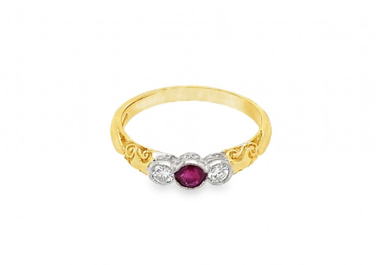 Pre-owned Vintage 18ct Gold Ruby & Diamond Trilogy
