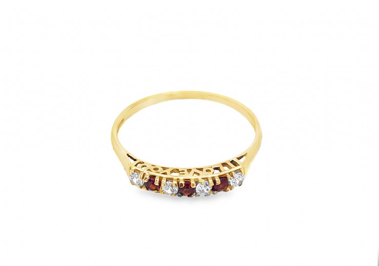 Pre-owned 9ct Gold Garnet & Cubic Zirconia Ring