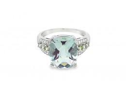 Pre-owned 18ct White Gold Green Quartz & Diamond Ring Pre-owned 18ct White Gold Green Quartz & Diamond Ring
