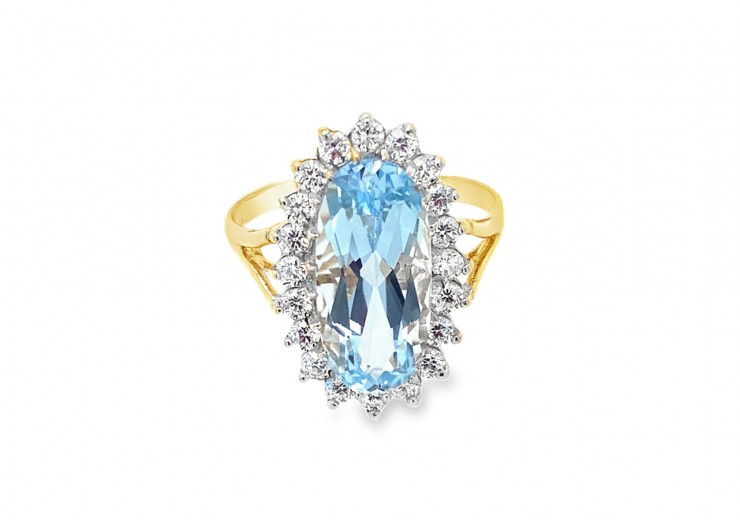 Pre-owned 9ct Gold Blue Topaz & Cubic Zirconia Ring Pre-owned 9ct Gold Blue Topaz & Cubic Zirconia Ring
