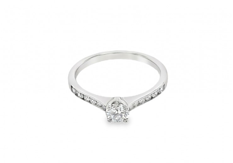 Pre-owned 9ct White Gold Diamond Ring