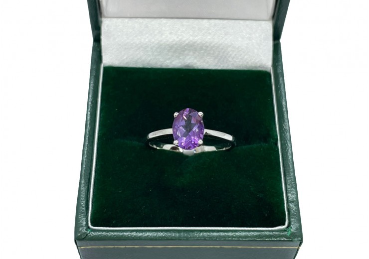 9ct White Gold Oval Cut Amethyst Ring 