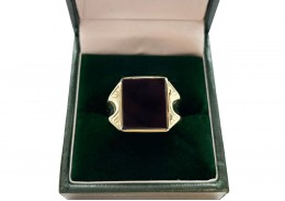 Pre-owned 14ct Yellow Gold Onyx Signet Ring