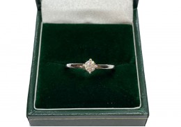 Pre-owned 18ct White Gold Diamond Solitaire Ring